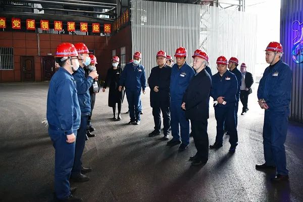 螺紋鋼也有高科技、有硬核技術(shù)含量——楊海峰對龍鋼公司“5#連鑄機—棒材一線直軋改造項目”進行現(xiàn)場調(diào)研